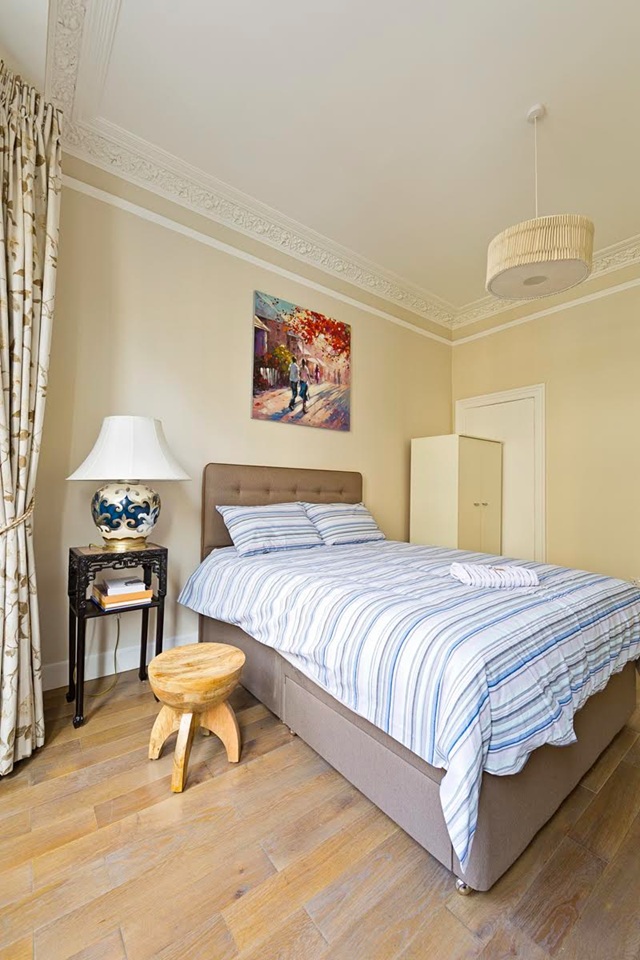 2 Bed Flat, Edinburgh, EH7 photo 3