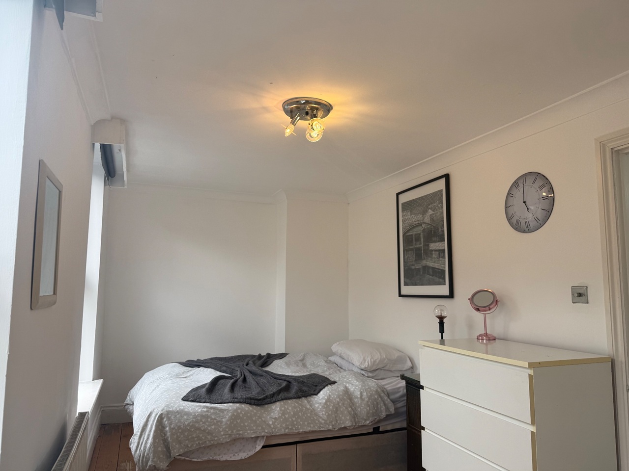 1 Bed Flat, Brick Lane, E1 photo 2