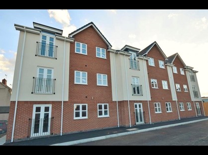 2 Bed Flat, Erddig Road, LL13