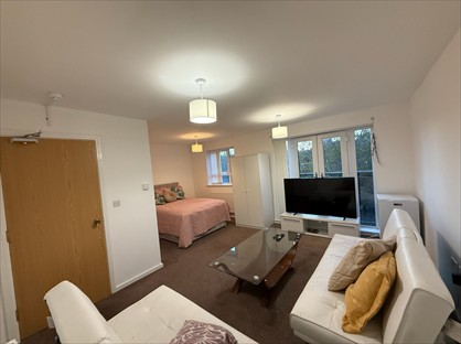 Room in a Shared House, Clover Drive, M7