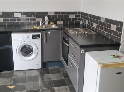 Studio Flat, Thornton Road, BD13