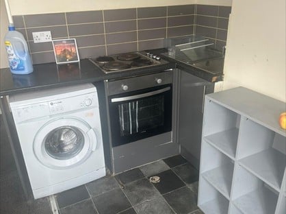 Studio Flat, Thornton Road, BD13