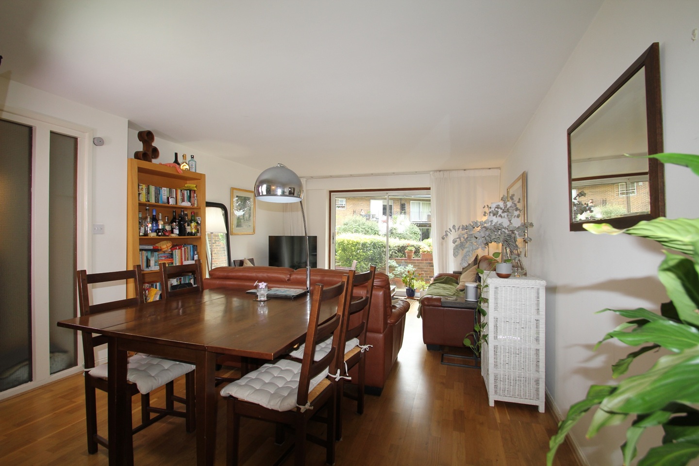 Additional image 2 of 3 Bed Flat, Morgans Walk, SW11, N1 7GU