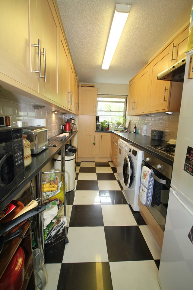 Additional image 14 of 3 Bed Flat, Morgans Walk, SW11, N1 7GU