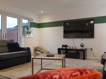 6 Bed Semi-Detached House, Collingbourne Ave, B36