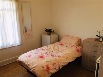 Room in a Shared House, Hornsey Park Road, N8