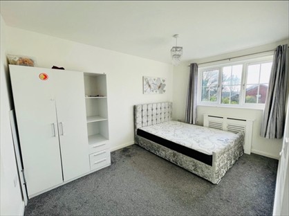 Room in a Shared House, Grapevine Avenue, M18