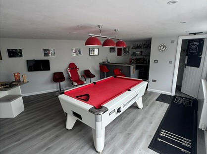 5 Bed Semi-Detached House, Willow Road, EN1