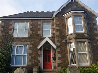 3 Bed Flat, Clinton Road, TR15