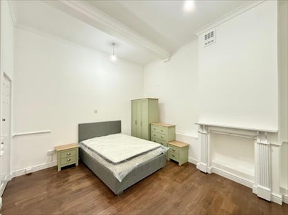 Studio Flat, Fairfield Street, SW18