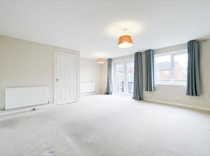 3 Bed Detached House, Bramble Walk, SP11
