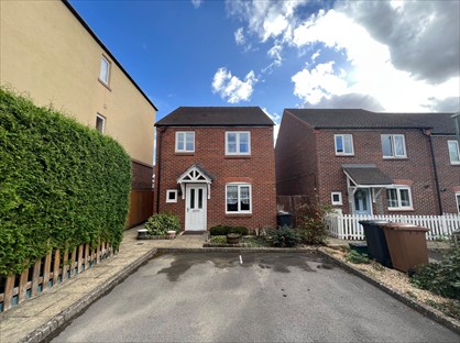 3 Bed Detached House, Bramble Walk, SP11