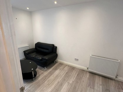 1 Bed Flat, High Street, TW3