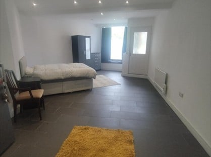 Room in a Shared House, High Street, BS39