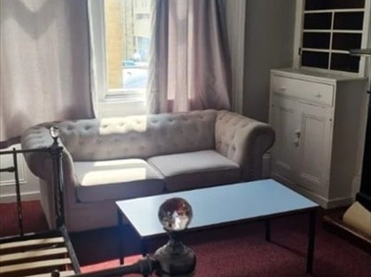 Studio Flat, Bond Str, WF13