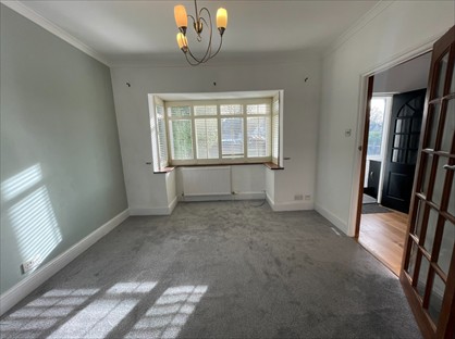 4 Bed Semi-Detached House, Lawn Avenue, UB7