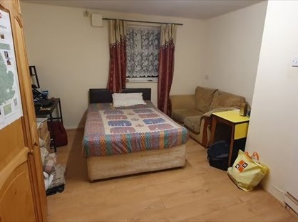 Room in a Shared House, Chiswick High Road, W4