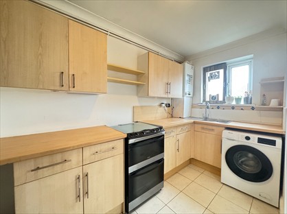 2 Bed Flat, Romford Road, E12