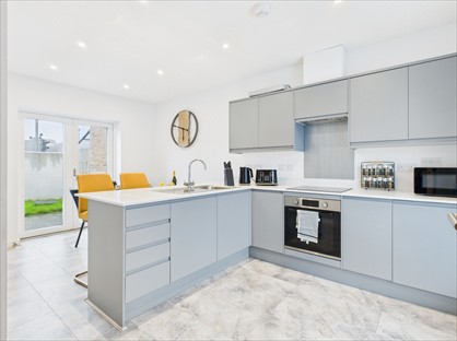 3 Bed Semi-Detached House, Harveys Yard, TR27