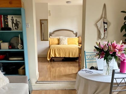Studio Flat, King's Cross Road, WC1X