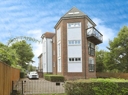 2 Bed Flat, Medway Court, ME20