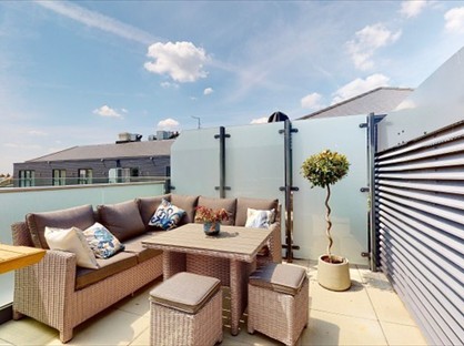 2 Bed Penthouse, Lion Court, TW7