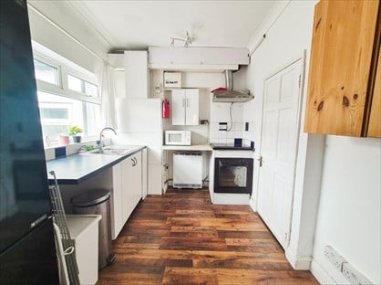 1 Bed Flat, Upminster Road South, RM13