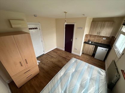 Studio Flat, Sevenoaks Close, RM3