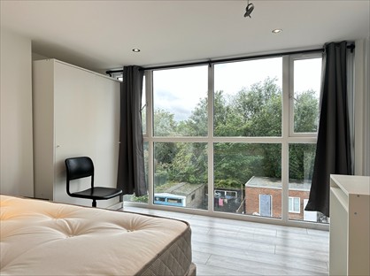 Room in a Shared House, Booth Road, NW9