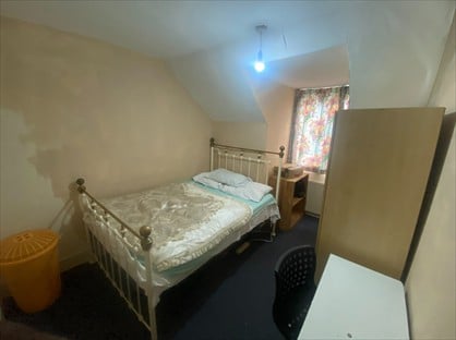Room in a Shared Flat, Whipps Cross Road, E11