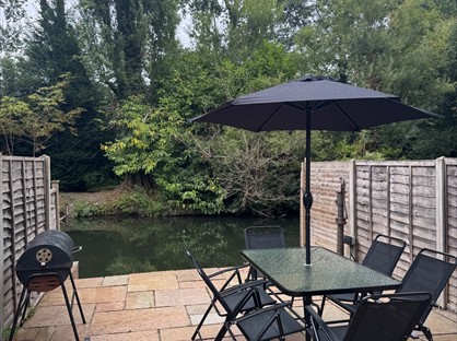 2 Bed Terraced House, Uxbridge Road, WD3