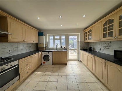 4 Bed Semi-Detached House, George Street, TW3