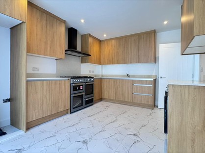 8 Bed Terraced House, Latham Road, DA6