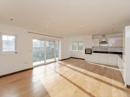 2 Bed Flat, Sharleston Court, IG11