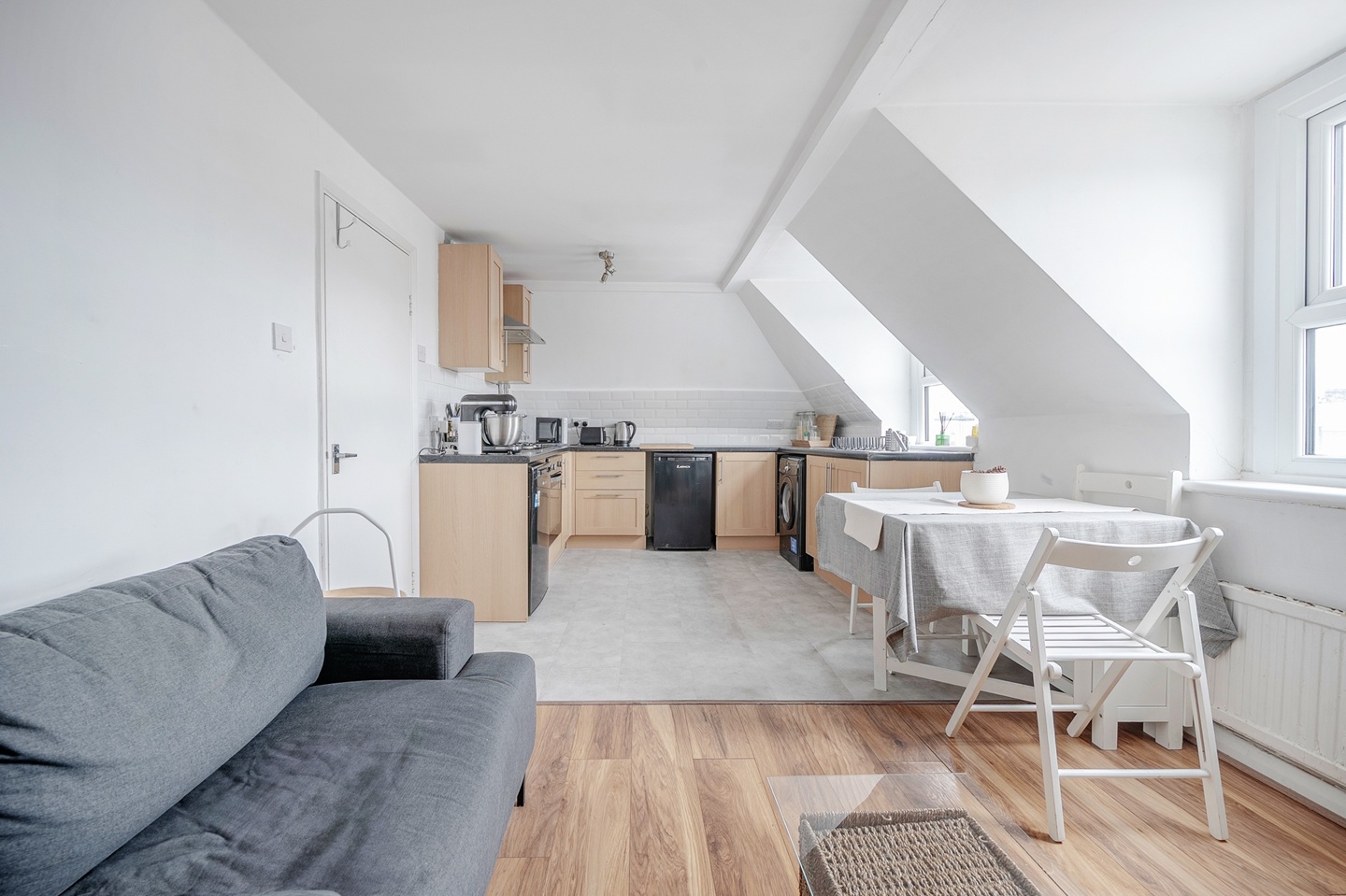 2 Bed Flat, Coldharbour Lane, SE5 photo 2