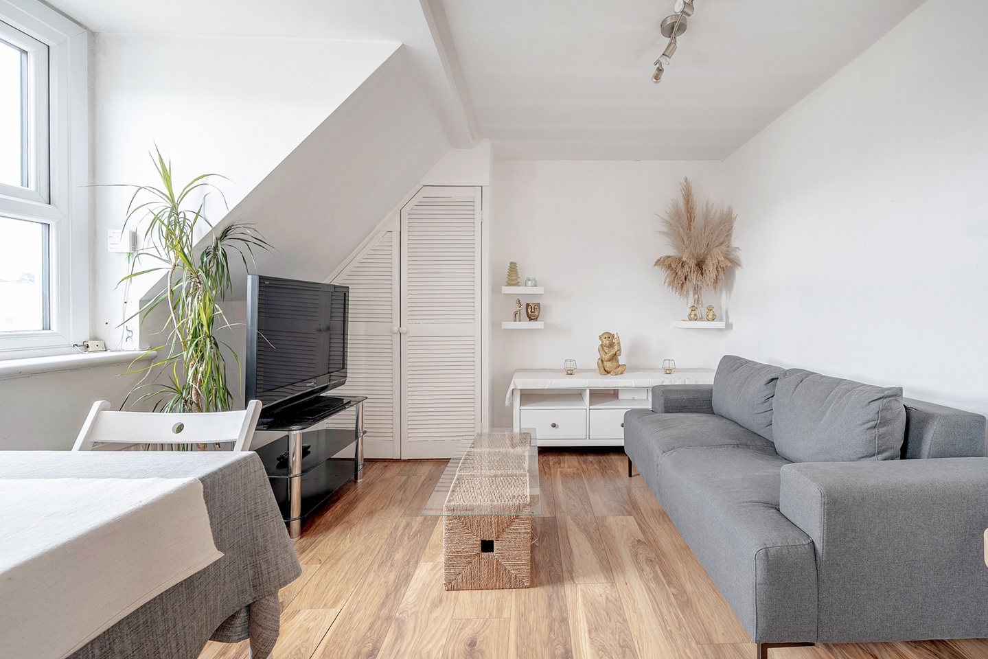 2 Bed Flat, Coldharbour Lane, SE5 photo 3