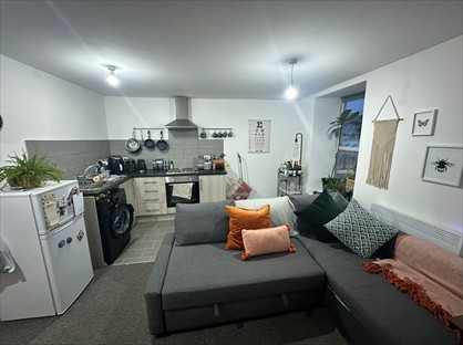 2 Bed Flat, Washington Buildings, CF39