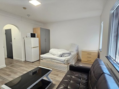 Studio Flat, Great West Road, TW8
