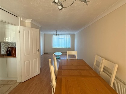3 Bed Terraced House, Heath Close, CT2