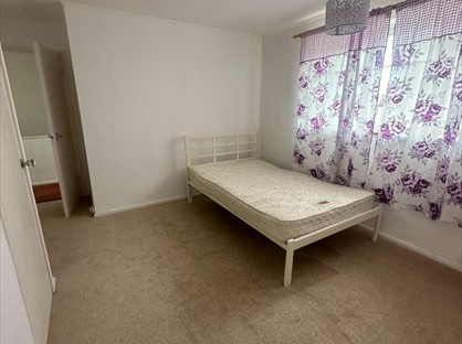 Room in a Shared House, Bidhams Crescent, KT20