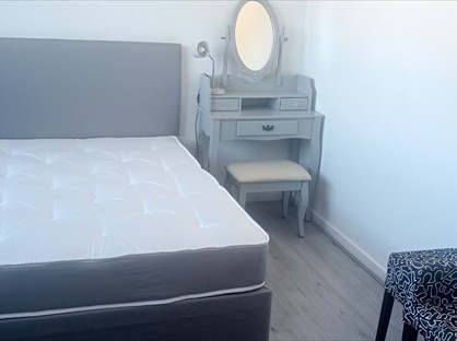 Room in a Shared House, Medalls Path, SG2