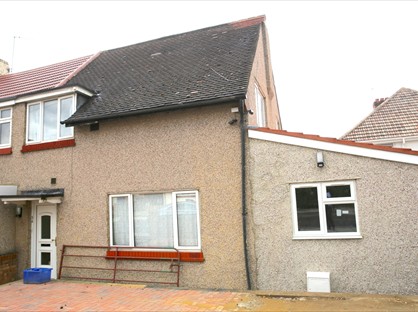 Room in a Shared House, Carlisle Avenue, W3