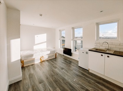 Studio Flat, Brownhill Road, SE6