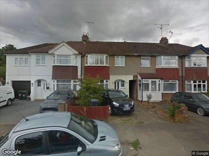 4 Bed Semi-Detached House, Wimborne Avenue, RH1