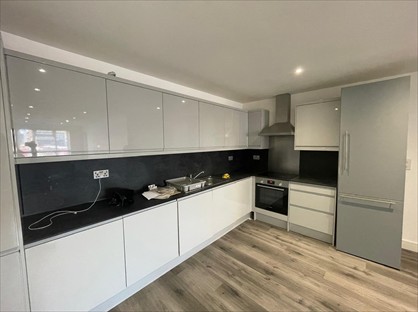 2 Bed Flat, High Street, TW3