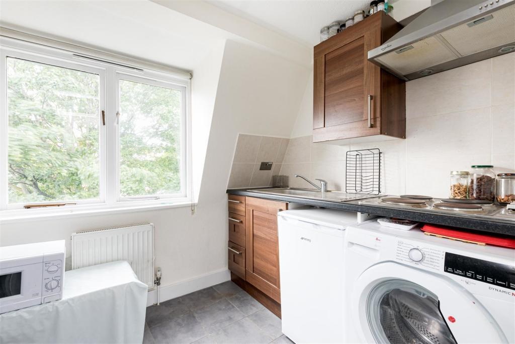 Studio Flat, Crowndale House, NW1 photo 4