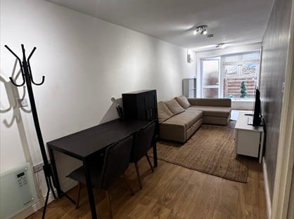 2 Bed Flat, Wimbledon Park Road, SW18