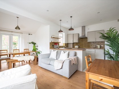 Room in a Shared House, Milton Grove, M16