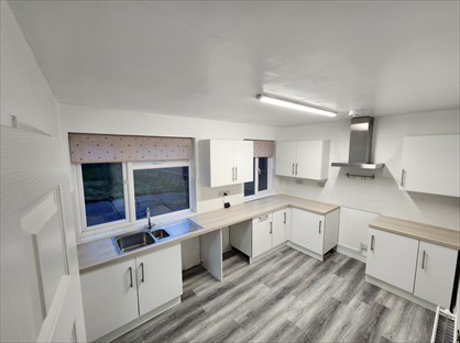 3 Bed Semi-Detached House, Harding Road, PO33