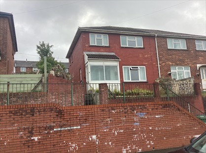 3 Bed Semi-Detached House, Hodges Crescent, NP12